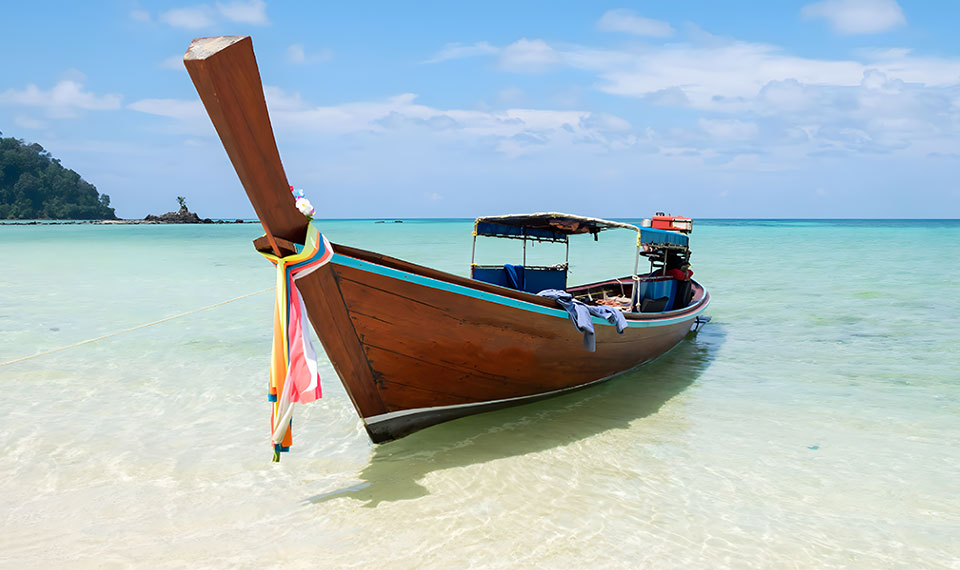 Private longtail boat to Pig Island on the shore at Thong Krut