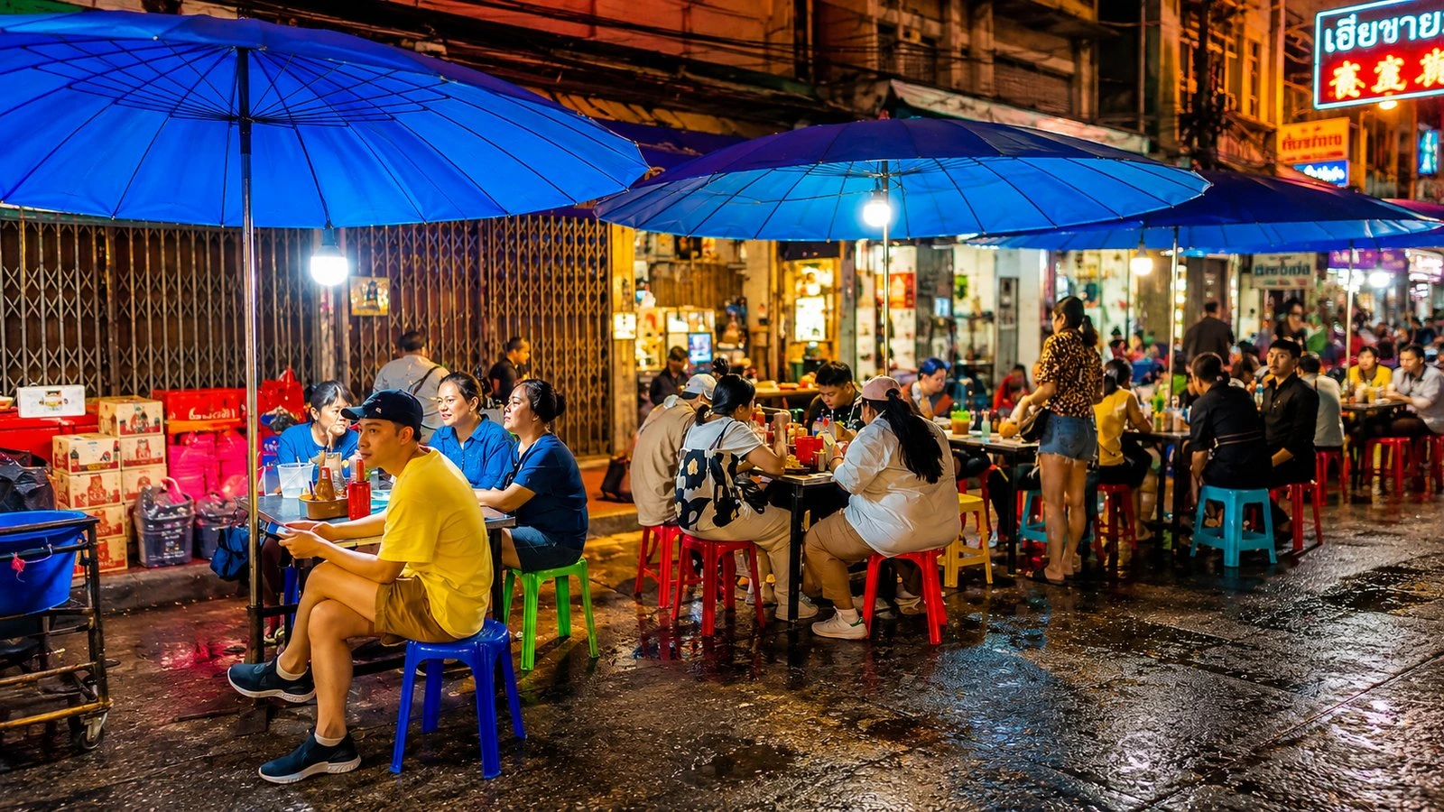Street food stalls on Yaowarat Road at night